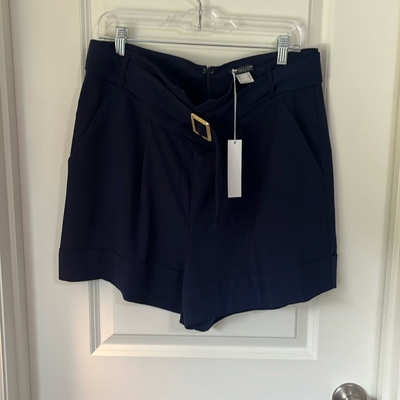 Navy blue shorts suit - Picture 4 of 9